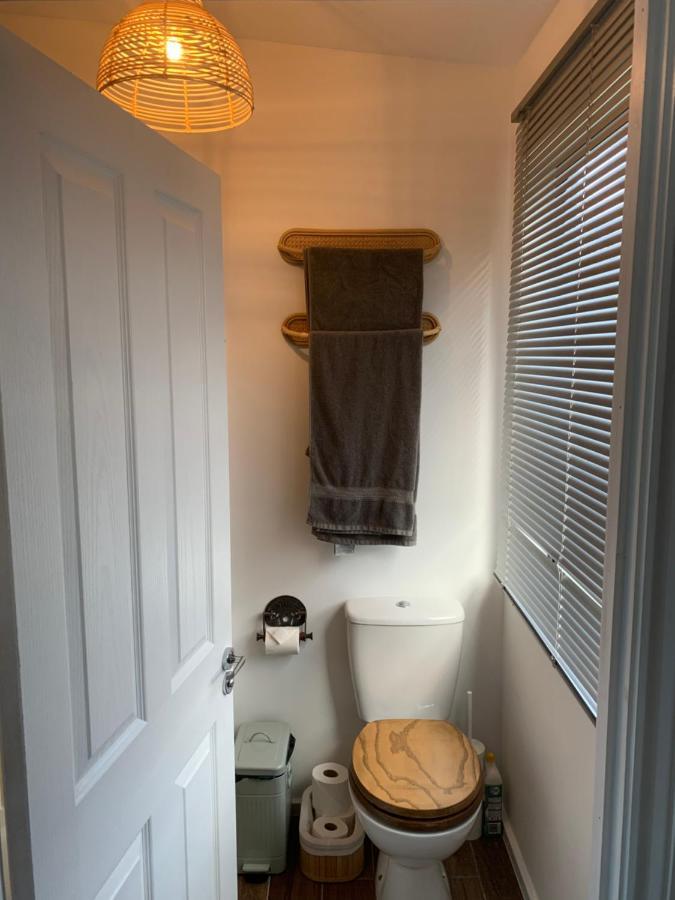 Countryside Garden Summer House Apartamento Calne